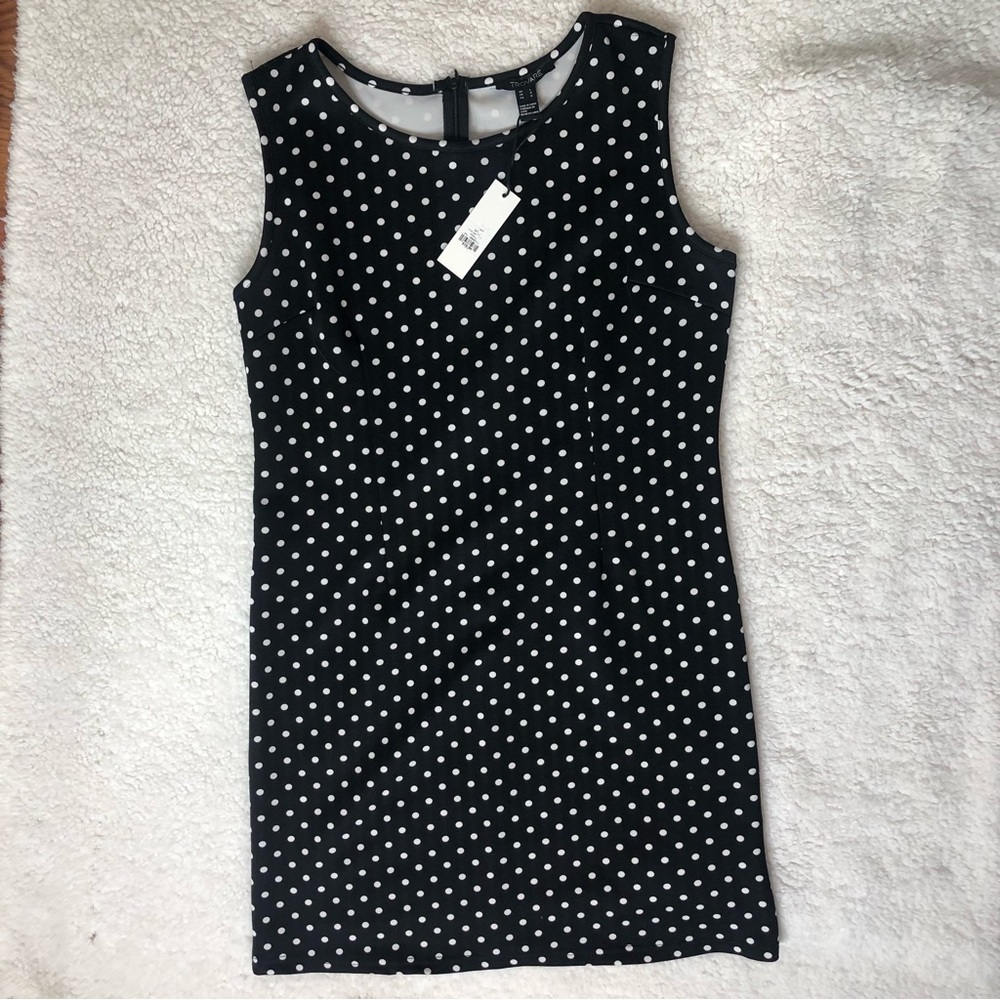 TROVARÉ brand dress Size: L/G Color: Black, with round neck and long zip.